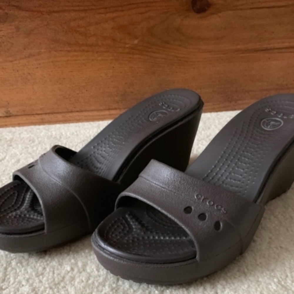 Kadee Croc Wedge NWOT